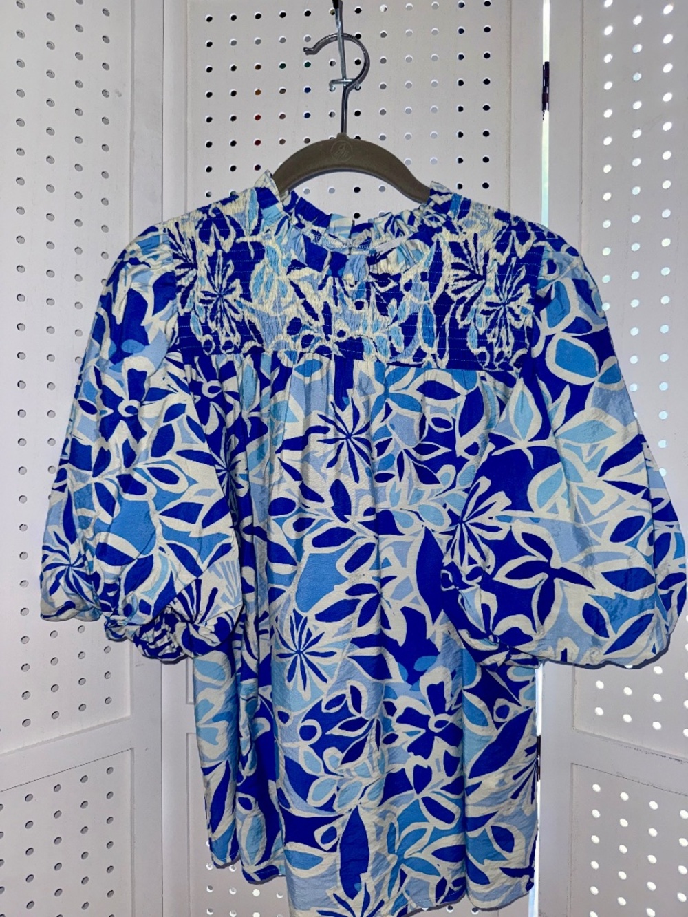 Periwinkle Collection Women's Blue Floral Puff Sleeve Smocked Blouse - Size M